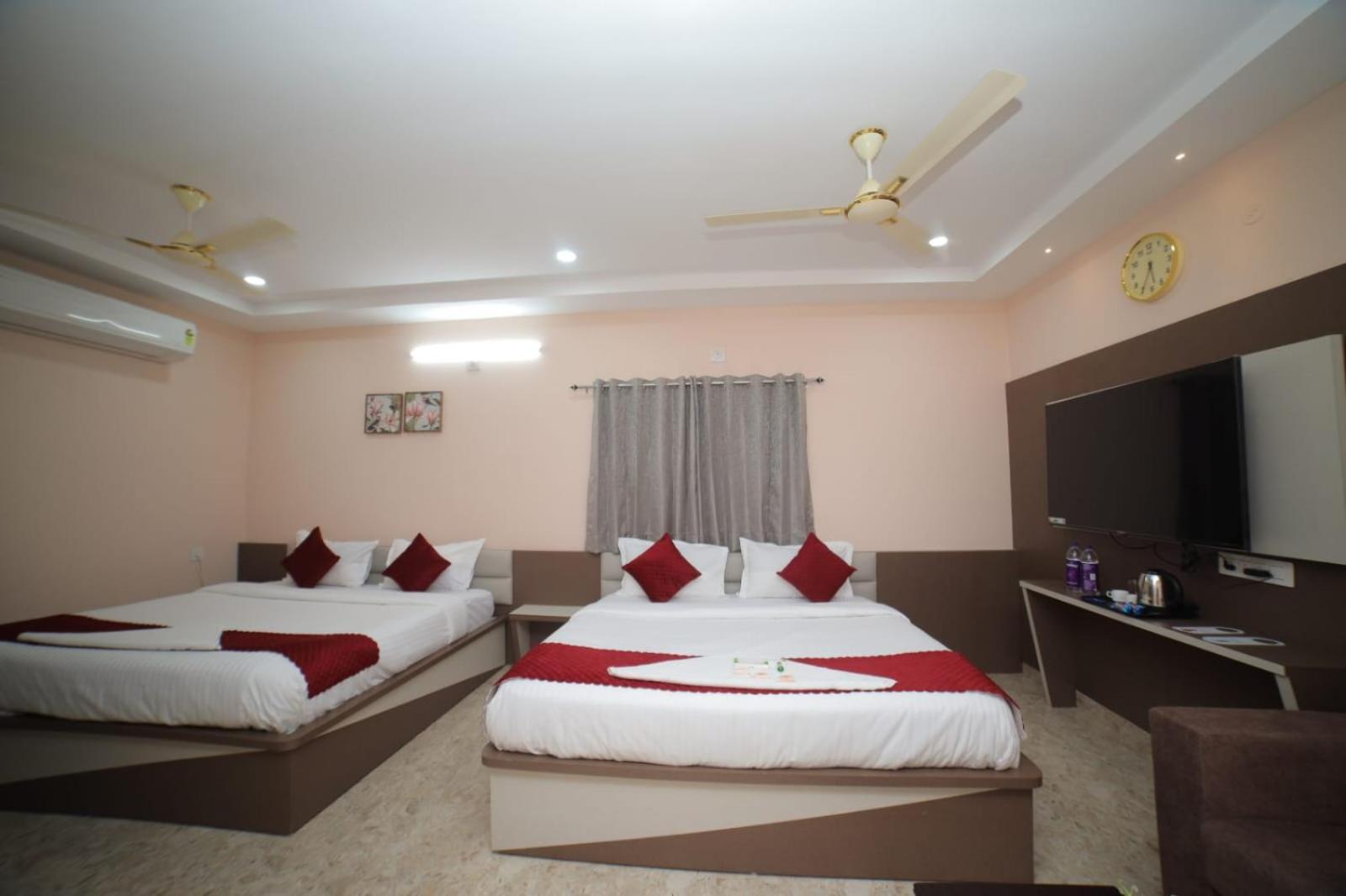 Sri Ganesh Grand Hotel Tirupati Kültér fotó